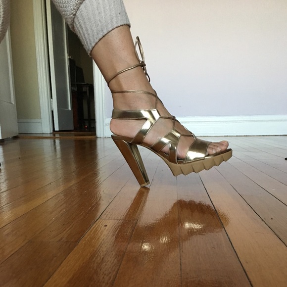 Sexy Gold Tie Up Heel - Picture 6 of 6